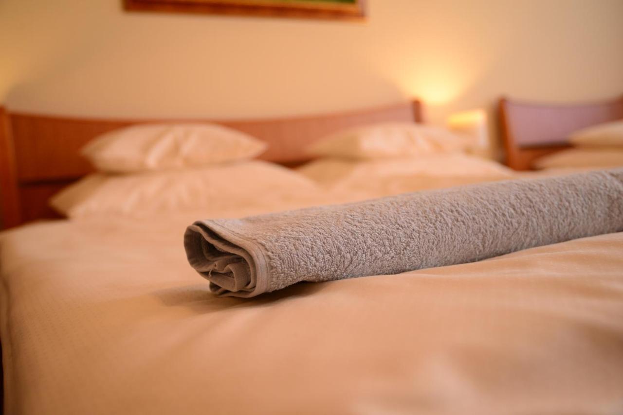Szilvia Panzio Gyomaendrod Bed & Breakfast ภายนอก รูปภาพ