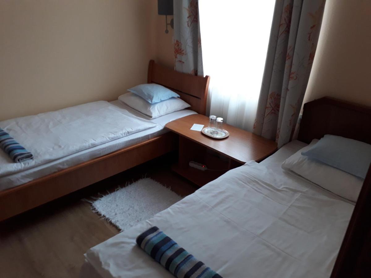 Szilvia Panzio Gyomaendrod Bed & Breakfast ภายนอก รูปภาพ