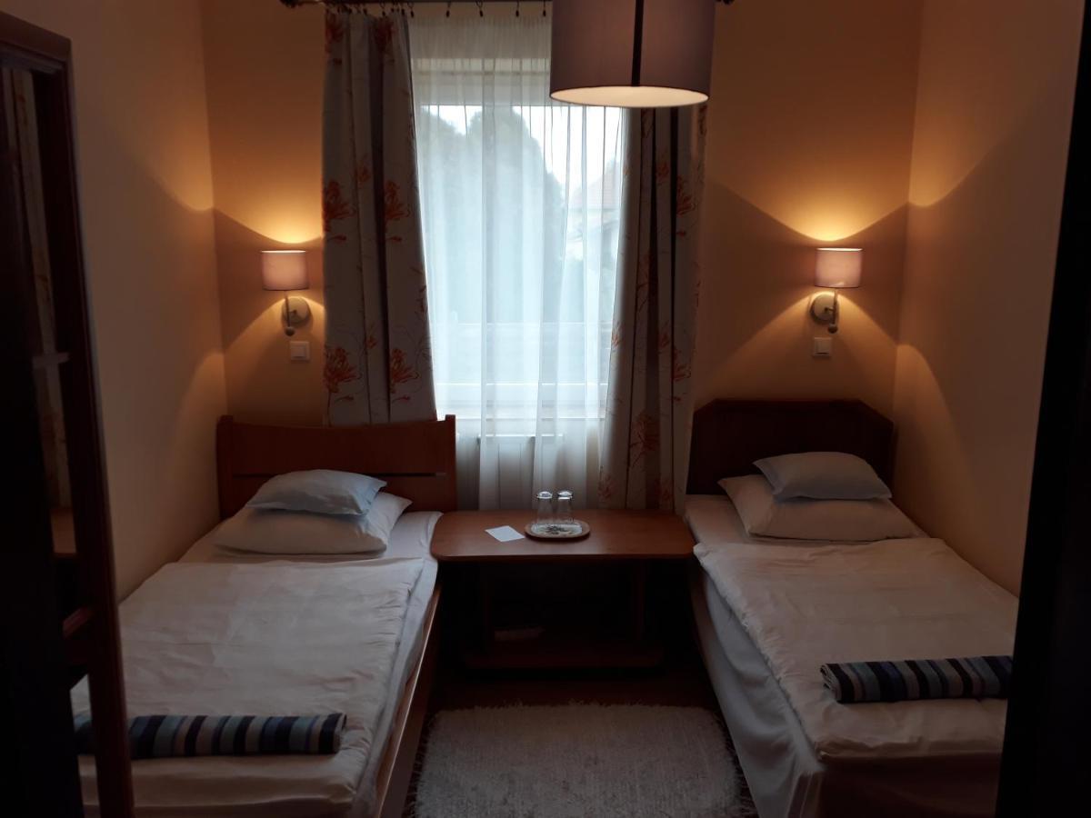 Szilvia Panzio Gyomaendrod Bed & Breakfast ภายนอก รูปภาพ