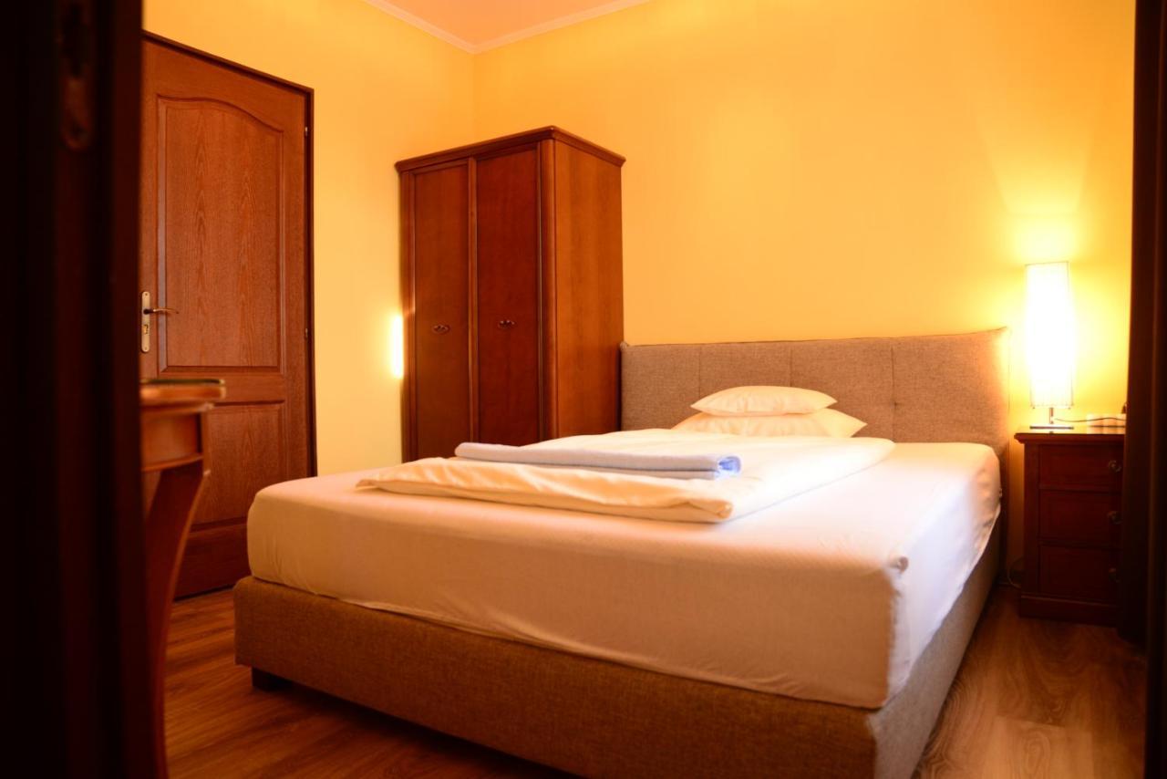 Szilvia Panzio Gyomaendrod Bed & Breakfast ภายนอก รูปภาพ