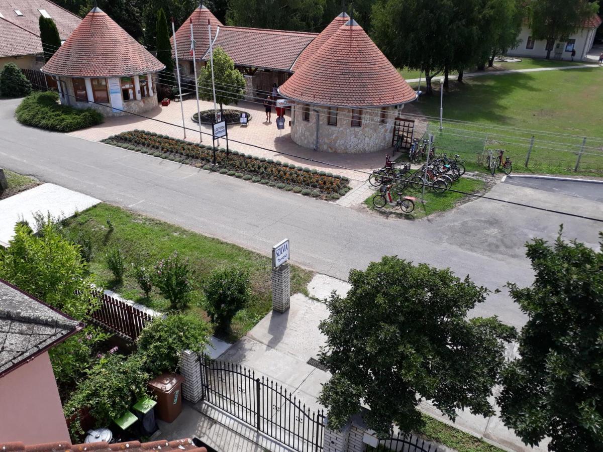 Szilvia Panzio Gyomaendrod Bed & Breakfast ภายนอก รูปภาพ