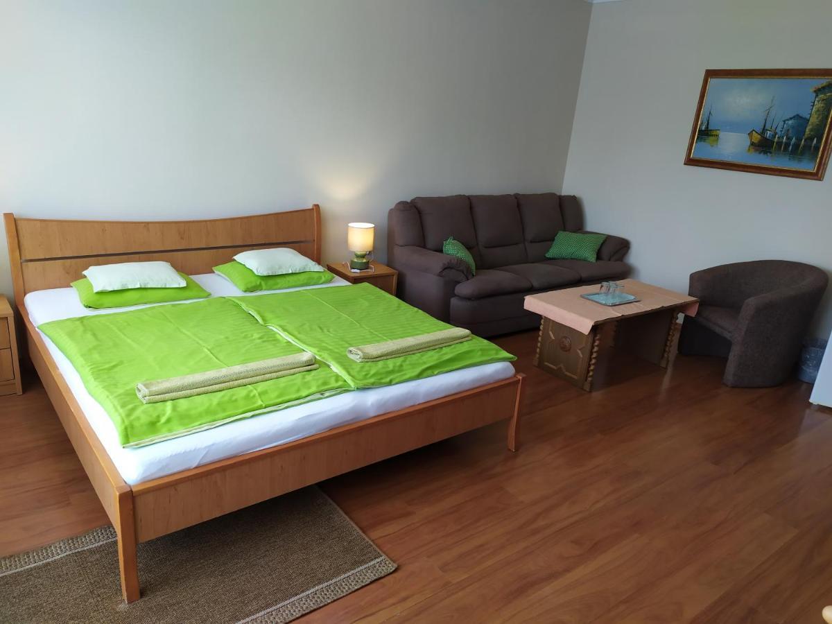 Szilvia Panzio Gyomaendrod Bed & Breakfast ภายนอก รูปภาพ