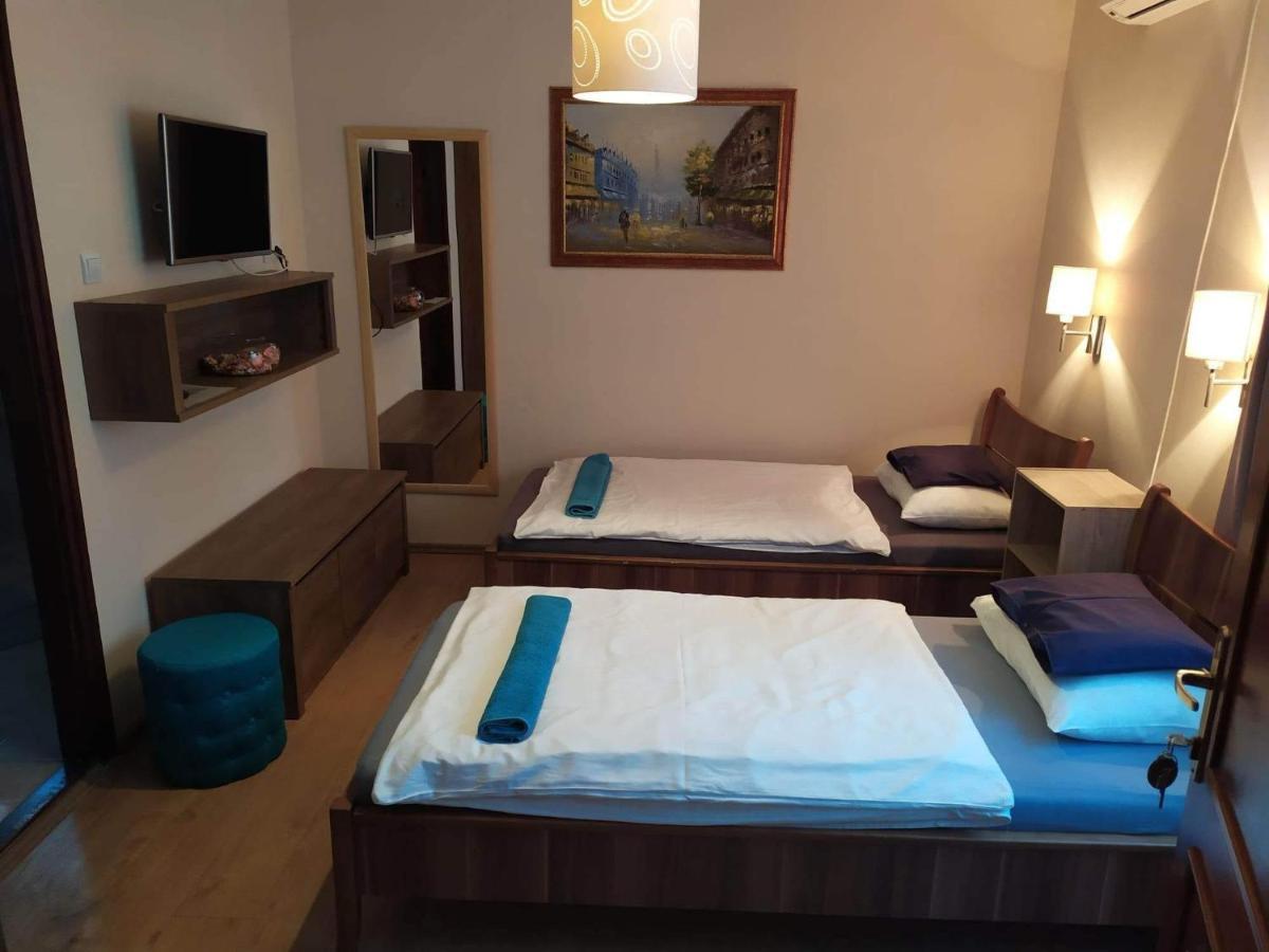Szilvia Panzio Gyomaendrod Bed & Breakfast ภายนอก รูปภาพ