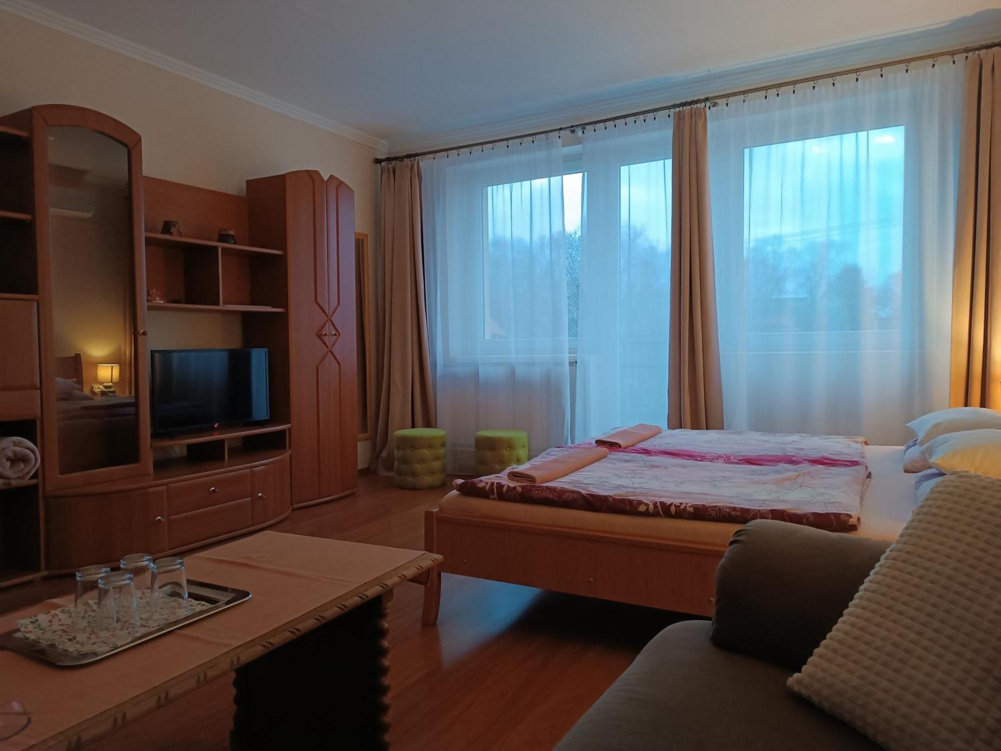 Szilvia Panzio Gyomaendrod Bed & Breakfast ภายนอก รูปภาพ