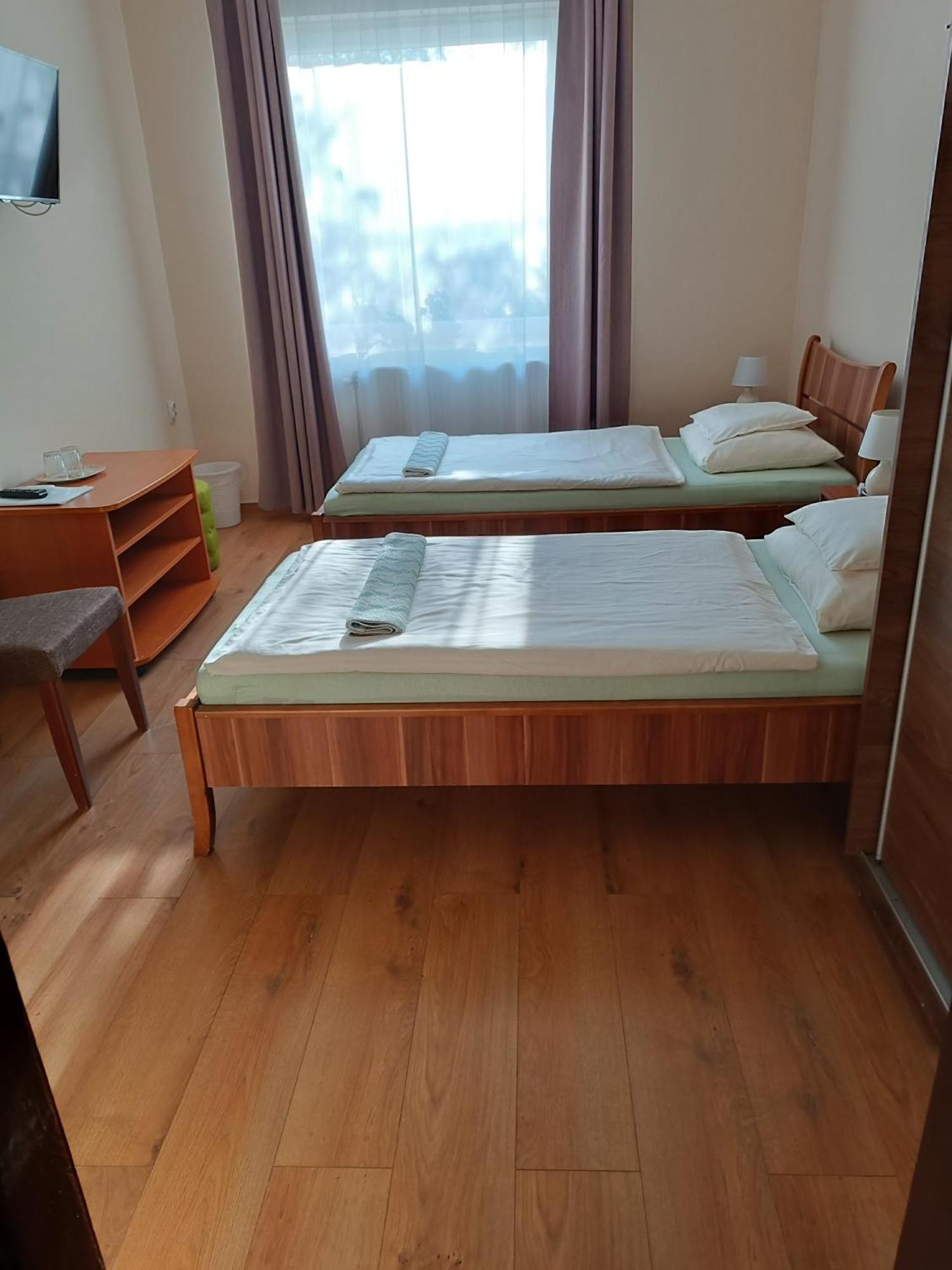 Szilvia Panzio Gyomaendrod Bed & Breakfast ภายนอก รูปภาพ
