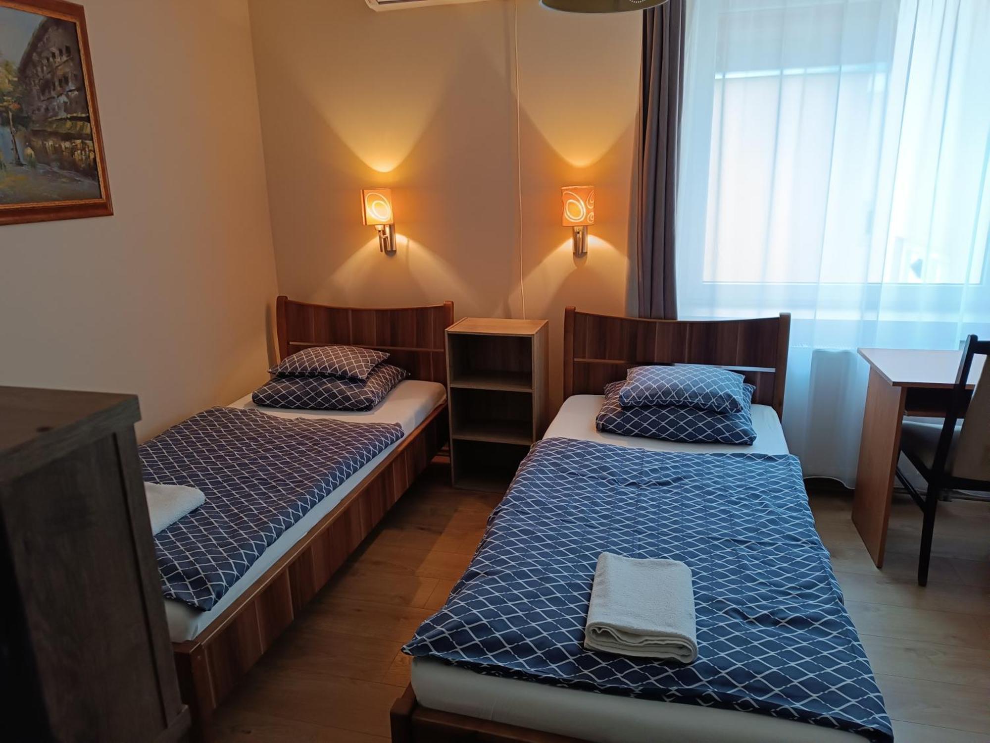 Szilvia Panzio Gyomaendrod Bed & Breakfast ภายนอก รูปภาพ